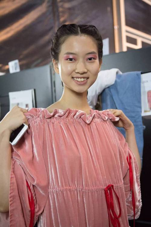 设计师leaf xia携手火石模特展现她独有的创造性美学
